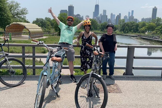 2 Hour Chicago Landmarks & Lakefront E-Bike Tour - Stop 1: Milton Lee Olive Park (The Easy Start)
