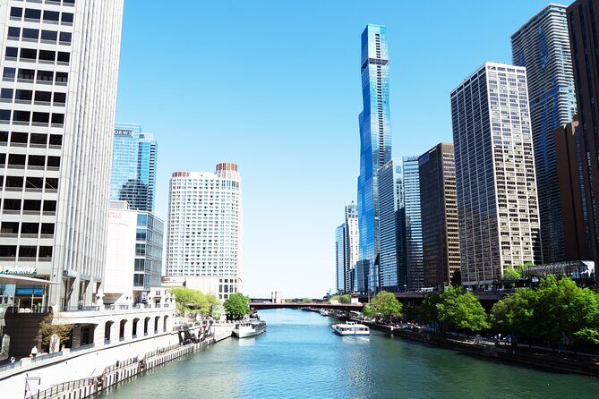 2 Hour Magnificent Chicago Tour with Photos and Popcorn - Stop 4: Plaza of the Americas Wings Photo Moment