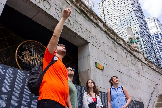 Architecture & History Guided Tour along the Chicago Riverwalk - Meeting at Wacker Drive: How the 2-Hour Loop Feels