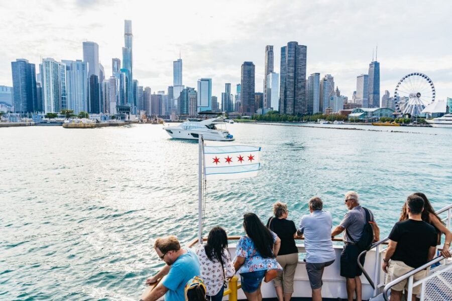 Chicago: 1.5-Hour Lake and River Architecture Cruise - Deck-top vs indoor seating: choose your comfort level