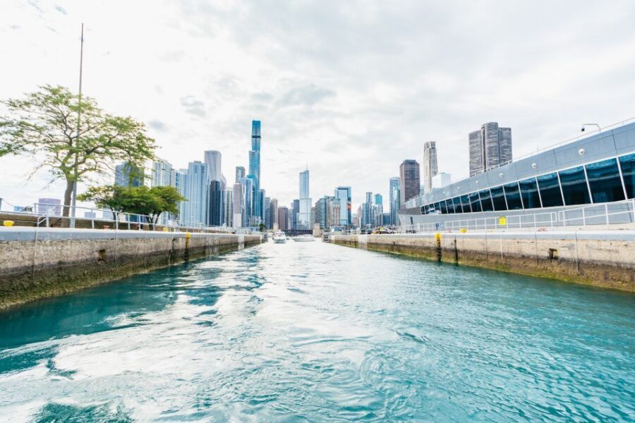 Chicago: 1.5-Hour Lake and River Architecture Cruise - Cash bar, snacks, and the small logistics that matter
