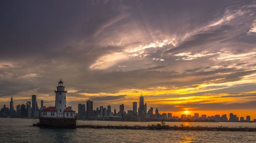Chicago: 1.5-Hour Scenic Sunset Lake Cruise - Lake Michigan at Golden Hour: Where the Best Angles Live