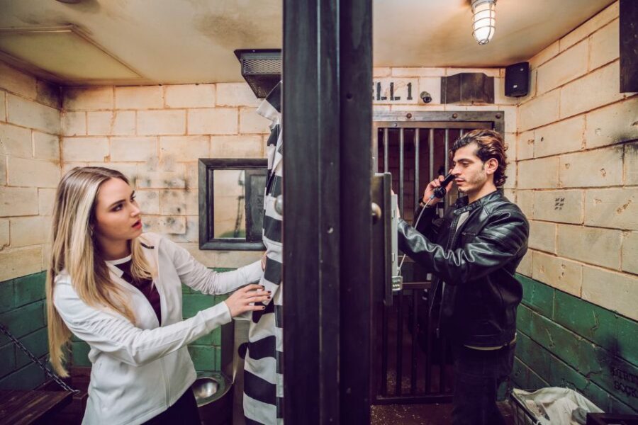 Chicago: 1-Hour Escape Room Adventure - What It’s Like Inside: The Story-Driven Mission Experience