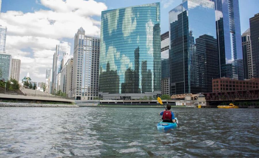 Chicago: 2-Hour Downtown Kayak Rental - Getting on the Water: Downtown Chicago, Real-World Views