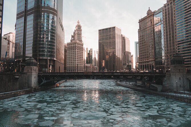 Chicago 4-Hour Sightseeing Transfer by Luxury Private Sedan - What you do and don’t get: transportation only, no narration