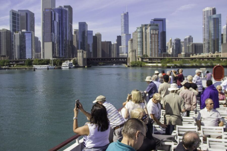 Chicago: 45-Minute Family-Friendly Architecture River Cruise - Food, Drinks, and the Cash Bar Budget Reality