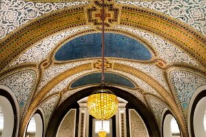 Chicago Architecture and True Crime Tour - Palmer House Hilton Historic Lobby: Where the Dark Stories Begin