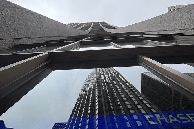 Chicago Architecture and True Crime Tour - Chase Tower Ending: The Illusion, the Angle, and the Photos