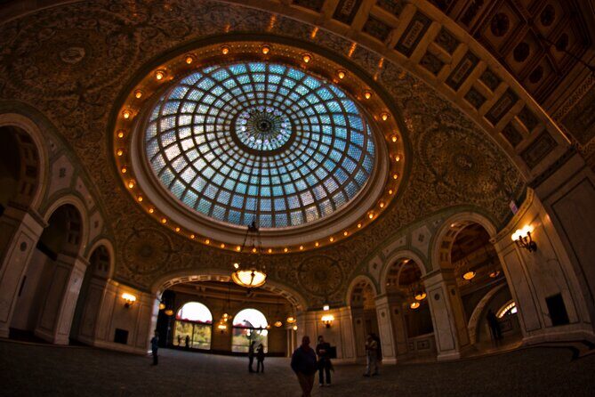 Chicago Architecture and True Crime Tour - Guides Who Turn Facts Into a Walkable Story