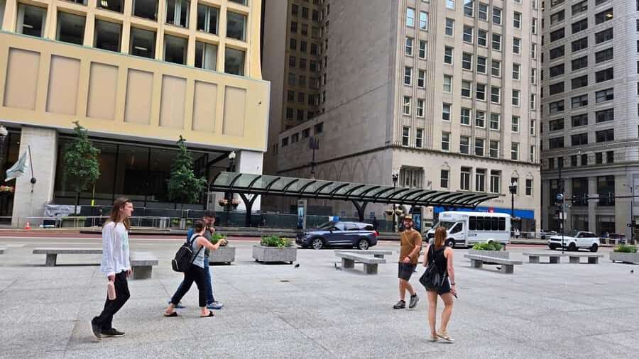 Chicago: Architecture & True Crime History - The Guides: Chicago Locals Who Can Talk the Talk