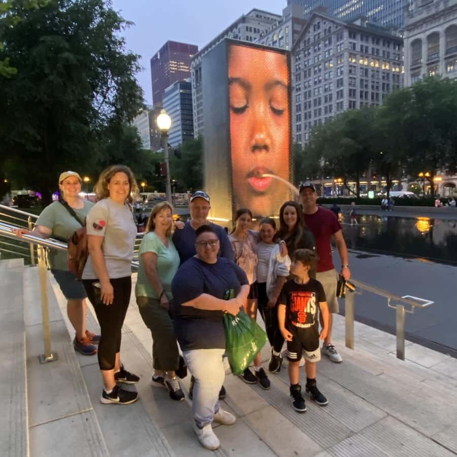 Chicago: Best of Attractions Walking Tour +Bike/Kayak Rental - Chicago Theatre to the Riverwalk: architecture with modern street-level meaning