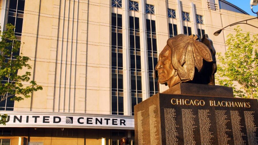 Chicago: Chicago Blackhawks NHL Game Ticket at United Center - The 3-hour rhythm: what your game night will actually feel like