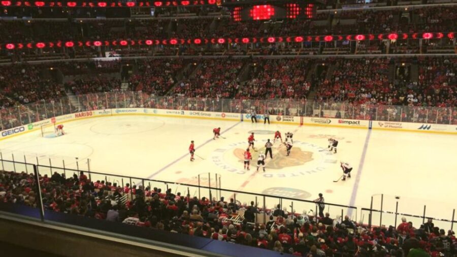 Chicago: Chicago Blackhawks NHL Game Ticket at United Center - What’s included vs what you’ll pay for inside