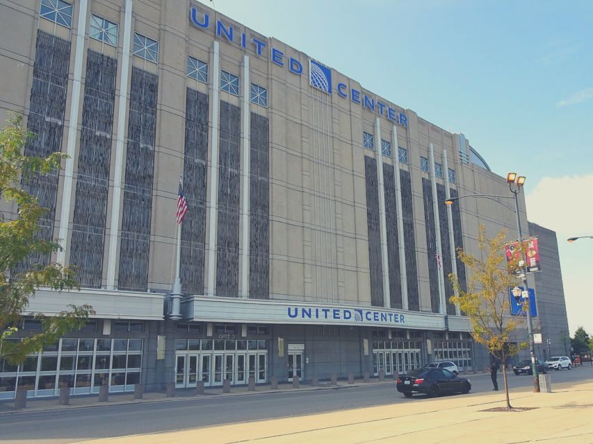 Chicago: Chicago Bulls Basketball Game Ticket - Cheering Like a Chicago Local (Without Acting Like a Superfan)
