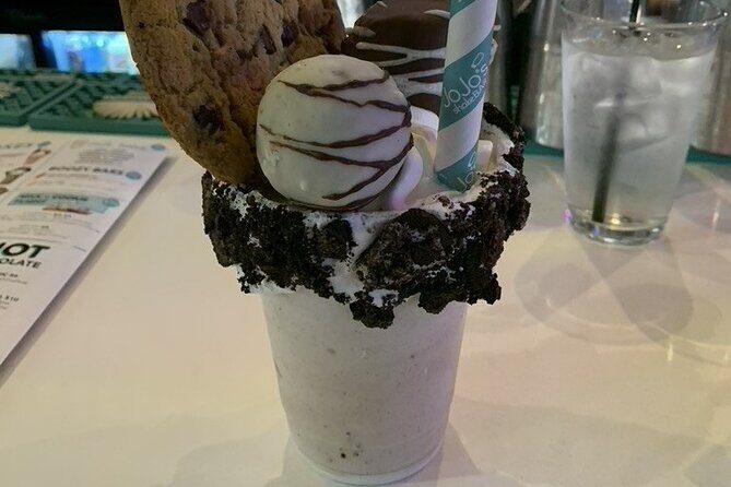 Chicago Chocolate Tour - Stop 4: Downtown / the Loop section where the walking becomes the point