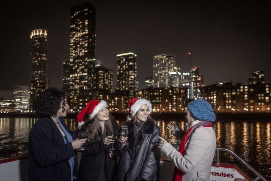 Chicago: Christmas Eve Lake Michigan Gourmet Dinner Cruise - The Cruise Route: Skyline Views That Feel Like a Movie