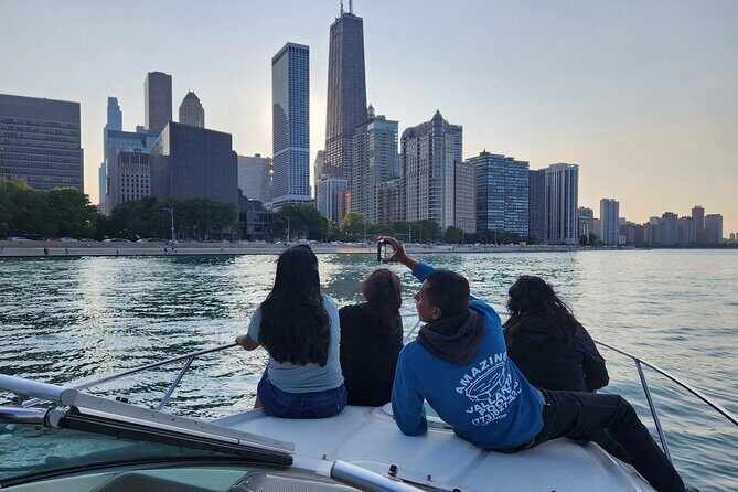 Chicago City Boat Tours - River North cruise: the Riverwalk from a front-row angle
