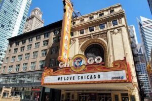 Chicago City Minibus Tour - The main shopping street: a quick orientation hit