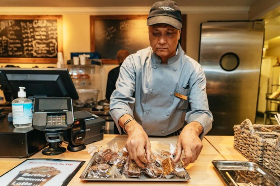 Chicago: Classic Food Walking Tour with Bike or Kayak Rental - Price and Value: Is $80 a Good Deal for This Much Food and Sightseeing?