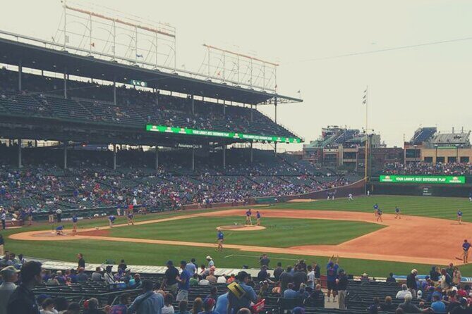 Chicago Cubs Baseball Game Ticket at Wrigley Field - Entering Wrigley Field with a mobile ticket (and fewer headaches)