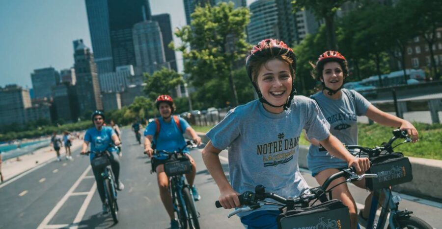 Chicago: Downtown Family Food Tour by Bike with Sightseeing - The food lineup: Chicago-style pizza, hot dogs, Italian beef, brownies