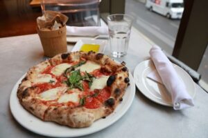 Chicago: Downtown Pizza Guided Walking Tour with Tastings - Meet at Robert’s Pizza: Where the Tour Starts