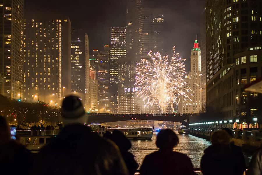 Chicago: Fireworks Cruise with Lake or River Viewing Options - Quick hits before you go