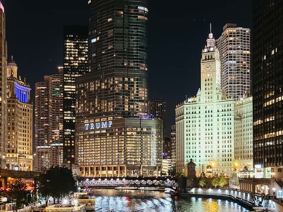 Chicago: Fireworks Cruise with Lake or River Viewing Options - Picking the right cruise: River fireworks or Lake Michigan skyline