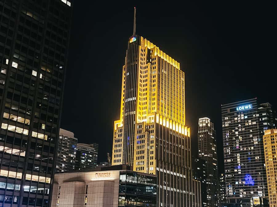 Chicago: Fireworks Cruise with Lake or River Viewing Options - Timing and boarding: how to avoid the stress before the show