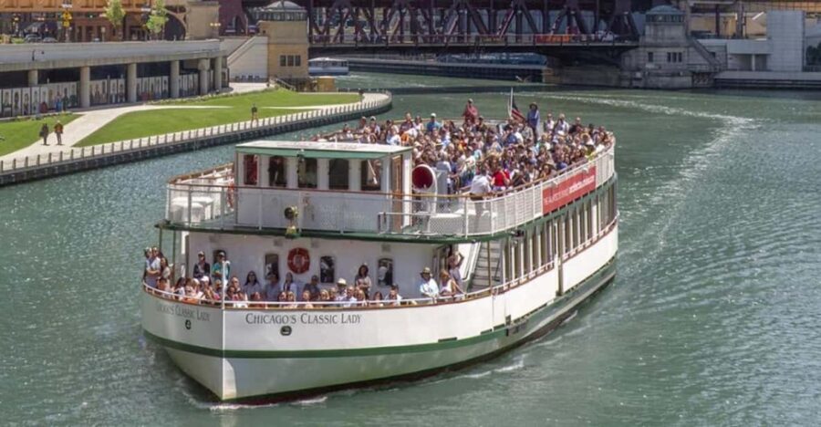 Chicago: First Lady River Cruise & Architecture Center Combo - The Chicago River route: three branches, 50+ buildings, 13 bascule bridges