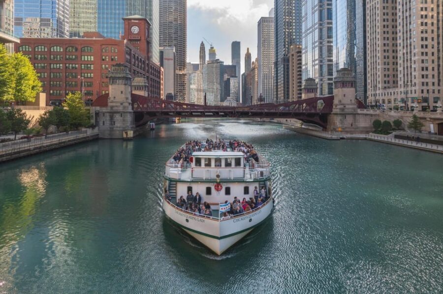Chicago: First Lady River Cruise & Architecture Center Combo - Open-air upper decks vs. indoor salons