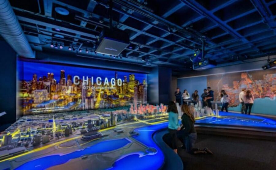 Chicago: First Lady River Cruise & Architecture Center Combo - 360-degree views: how to get good photos without missing the story