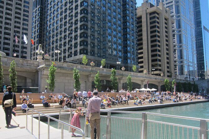 Chicago Food Tour with The Magnificent Mile and Millennium Park - Sculpture-Watching in the Business District Before the Chicago Theatre