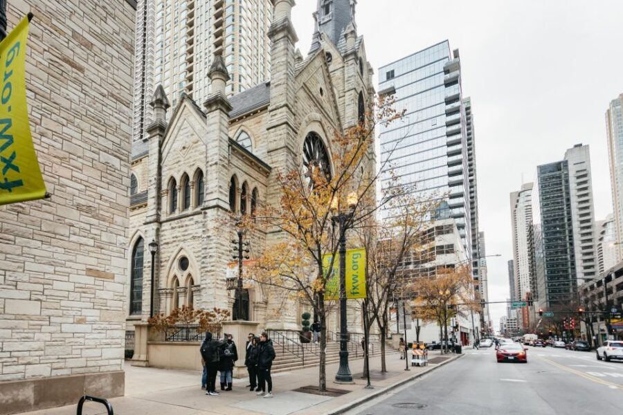 Chicago: Gangsters and Food Tasting Walking Tour - Why this gangster-and-food tour feels different in River North