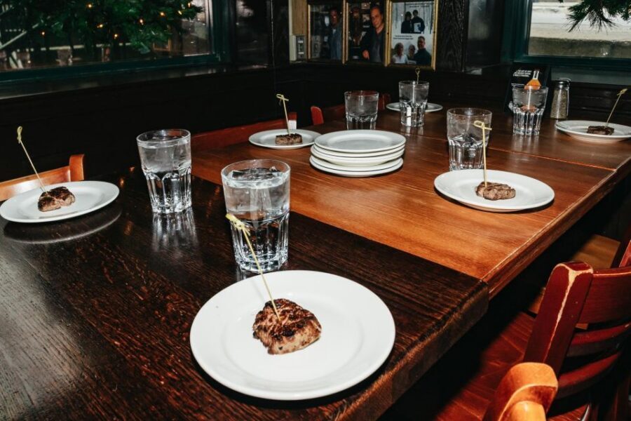 Chicago: Gangsters and Food Tasting Walking Tour - Meeting point and pacing: Hoyt’s at the Royal Sonesta (Wacker and Wabash)