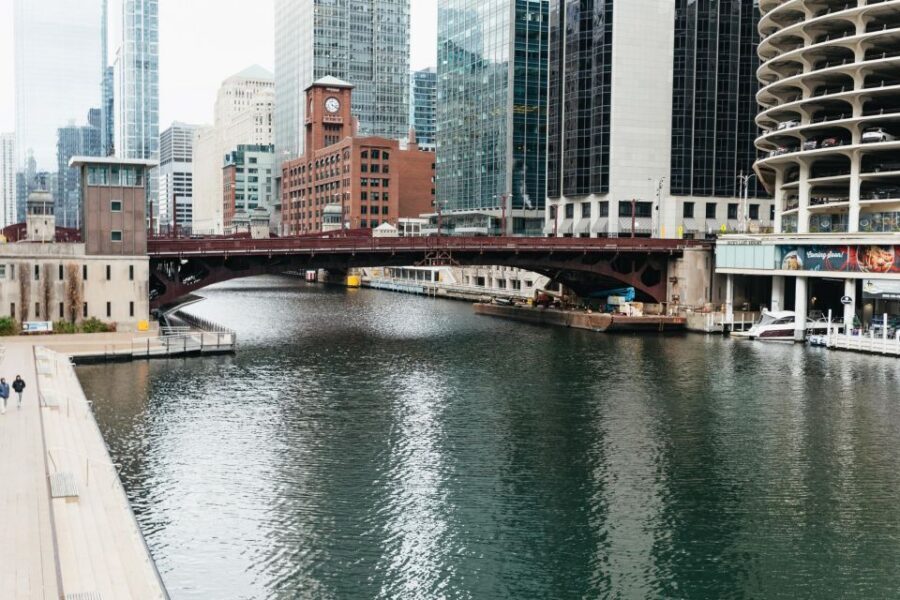 Chicago: Gangsters and Ghosts Guided Walking Tour - Cloud Gate and Art Institute Area: A Downtown Detour That Pays Off