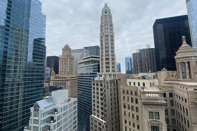 Chicago Gangsters and Movies Tour - Rookery Building at Stop 4: architecture plus mob movie scenes