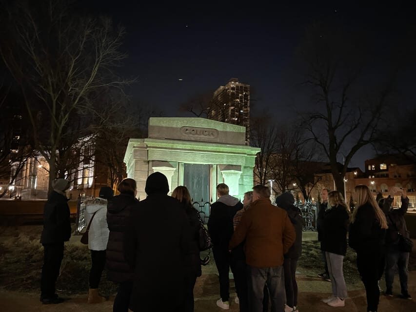 Chicago: Ghost Bus Tour of Haunted Locations - A three-hour route through Chicago’s darkest landmarks