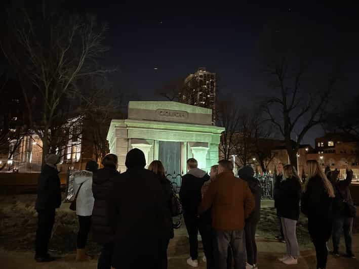 Chicago: Ghost Bus Tour of Haunted Locations - Lincoln Park Zoo: fire-scarred land and a quick photo stop