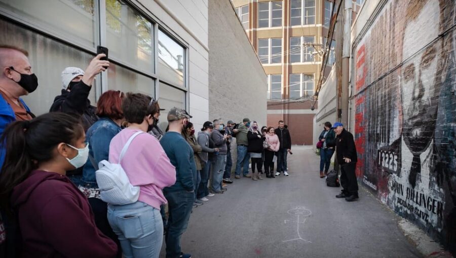 Chicago: Ghost Bus Tour of Haunted Locations - Biograph Theater and John Dillinger: gangland history in plain sight