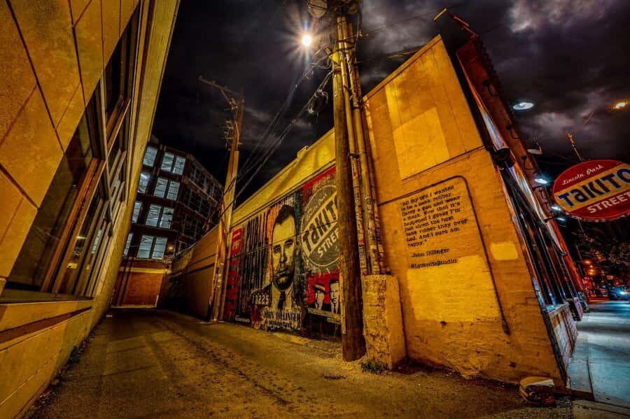 Chicago: Ghosts & Hauntings of the Windy City Walking Tour - Things to bring and things you can’t do