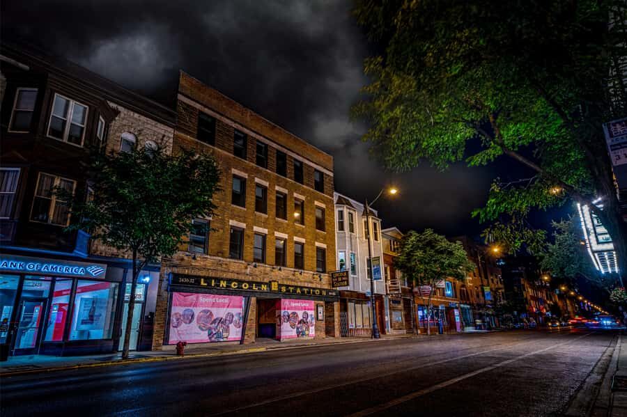 Chicago: Ghosts & Hauntings of the Windy City Walking Tour - How long is one hour, really? Group feel, walking pace, and family fit