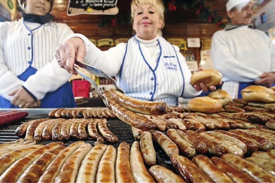 Chicago: Guided Holiday Walking Tour and Food Sampling - Key Highlights to Look For