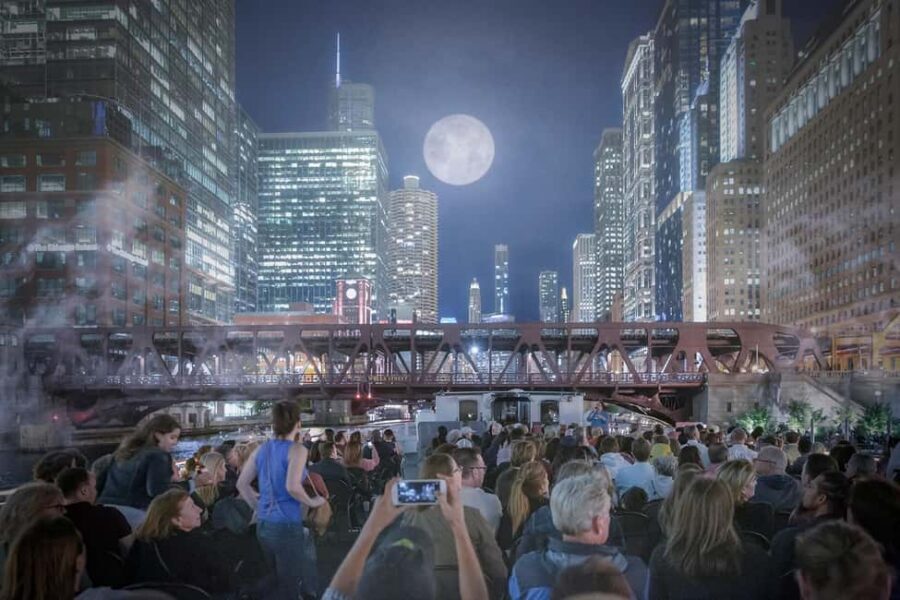 Chicago: Historic Gangsters & Ghosts Night Cruise - Key things to know before you board