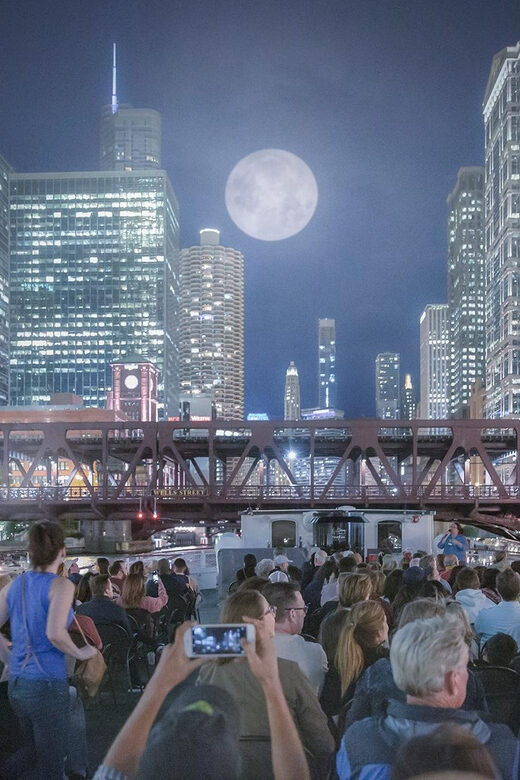 Chicago: Historic Gangsters & Ghosts Night Cruise - Getting oriented: the Mercury dock at Michigan and Wacker