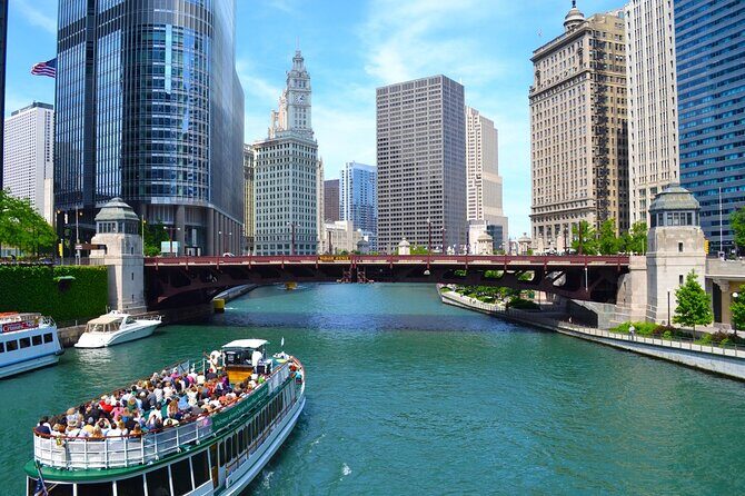 Chicago History and Architecture Walking Tour with Boat Cruise - Starbucks Reserve Roastery: quick stop, good break, big interior energy