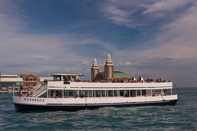 Chicago Lake and River Architecture Tour - Guides, Energy, and Why This Tour Feels Fun Even If You’re Not an Architect