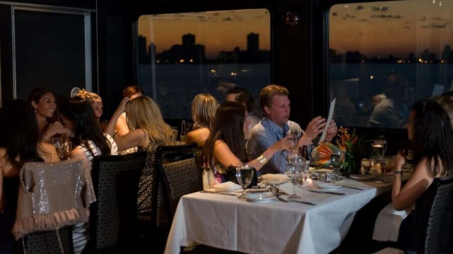 Chicago: Lake Michigan Lunch or Dinner Cruise - Should you book Chicago: Lake Michigan Lunch or Dinner Cruise?