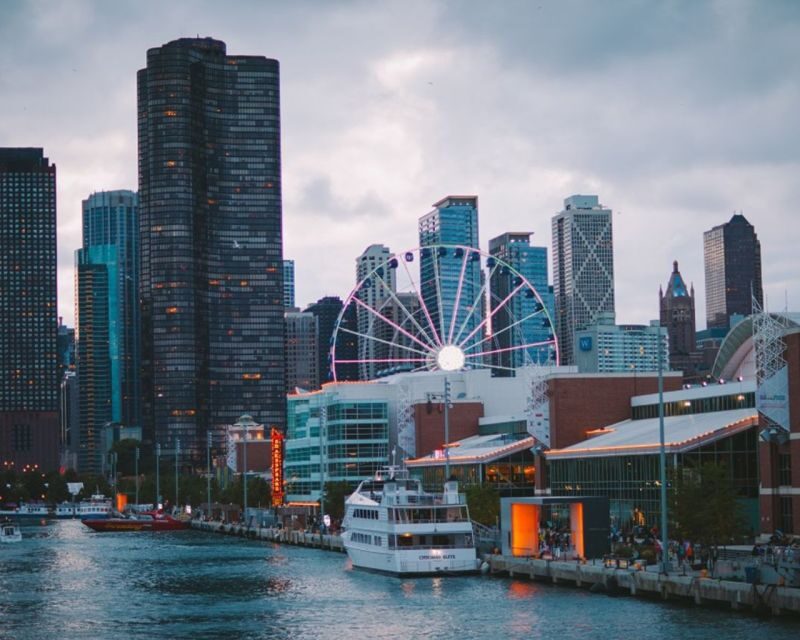 Chicago: Lake Michigan Lunch or Dinner Cruise - DJ energy, dance floor time, and when to step away