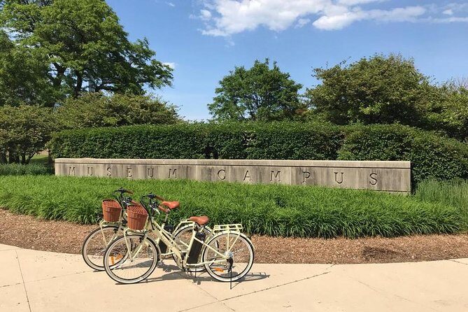 Chicago Lakefront Electric Bike Tour - Buckingham Fountain: a classic photo pause on your way back